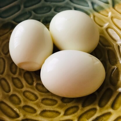 ゆで卵が世界一難しい料理だと今まで思っていた者です。やっとストレスなく作る事が出来ました！有難うございました☆